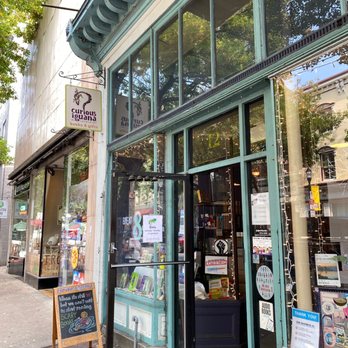 Curious Iguana bookshop